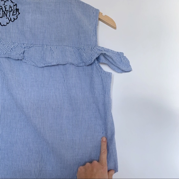 Jennyfer Shoulder Cutout Pinstripe Embroidered Top - Picture 5 of 6